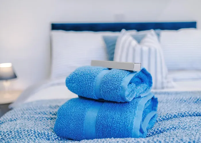 Сasa de vacaciones Stunning In Salford With Free Parking, Office, Pool & Ping Pong Table