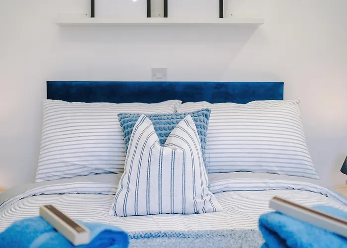 Stunning In Salford With Free Parking, Office, Pool & Ping Pong Table Dom wakacyjny Manchester