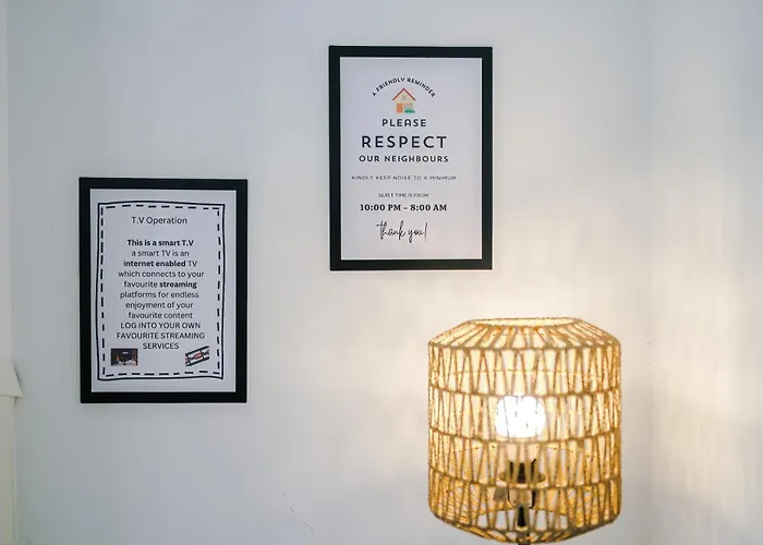 Stunning In Salford With Free Parking, Office, Pool & Ping Pong Table Сasa de vacaciones *