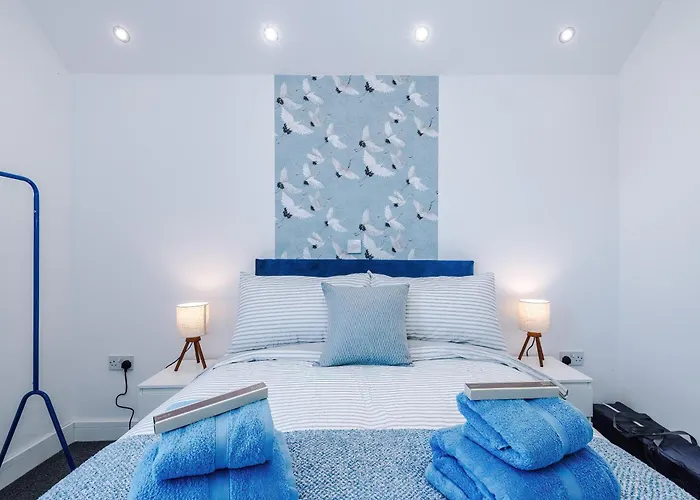 Stunning In Salford With Free Parking, Office, Pool & Ping Pong Table 펜션 *