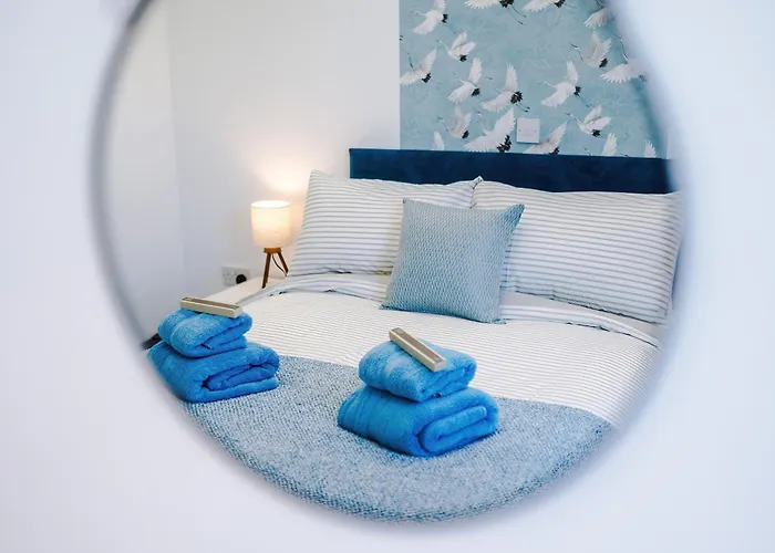 Сasa de vacaciones Stunning In Salford With Free Parking, Office, Pool & Ping Pong Table