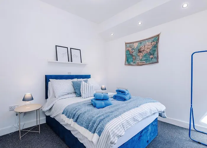 Stunning In Salford With Free Parking, Office, Pool & Ping Pong Table 펜션 맨체스터