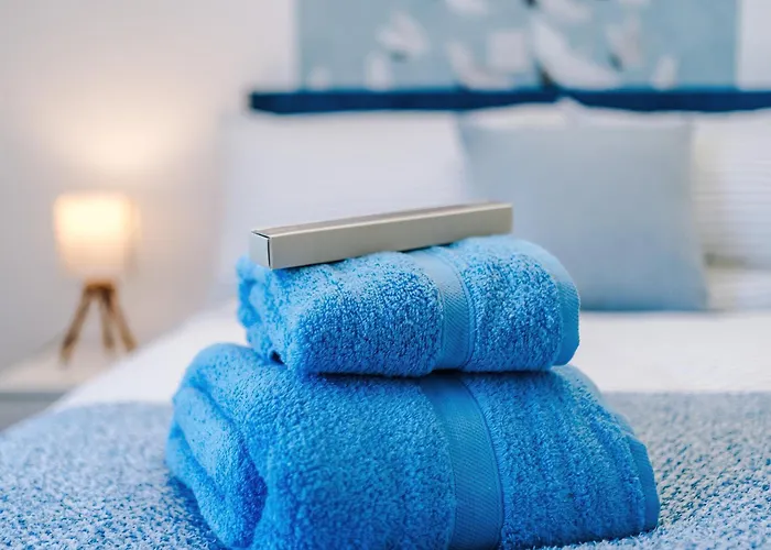 Stunning In Salford With Free Parking, Office, Pool & Ping Pong Table Сasa de vacaciones