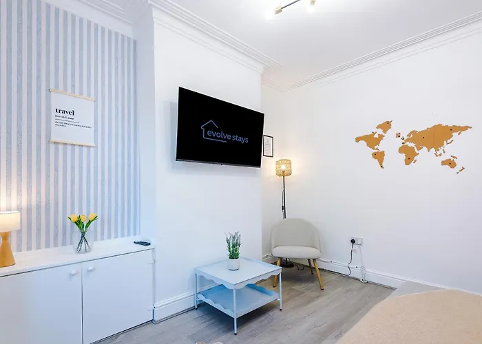 펜션 Stunning In Salford With Free Parking, Office, Pool & Ping Pong Table 맨체스터