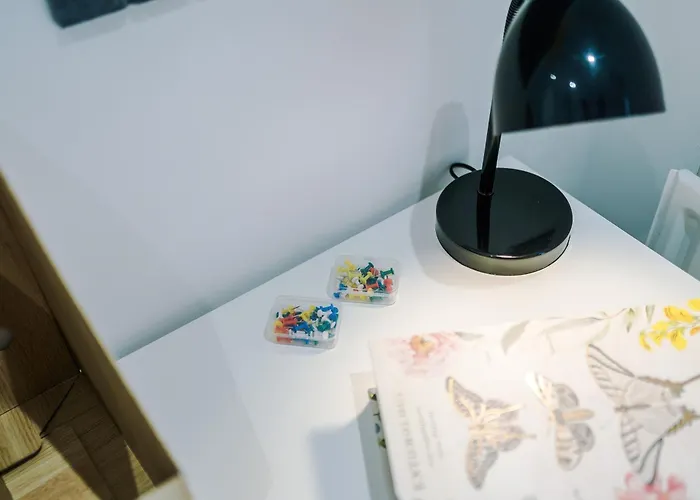 Stunning In Salford With Free Parking, Office, Pool & Ping Pong Table * Manchester