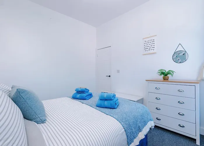 펜션 Stunning In Salford With Free Parking, Office, Pool & Ping Pong Table