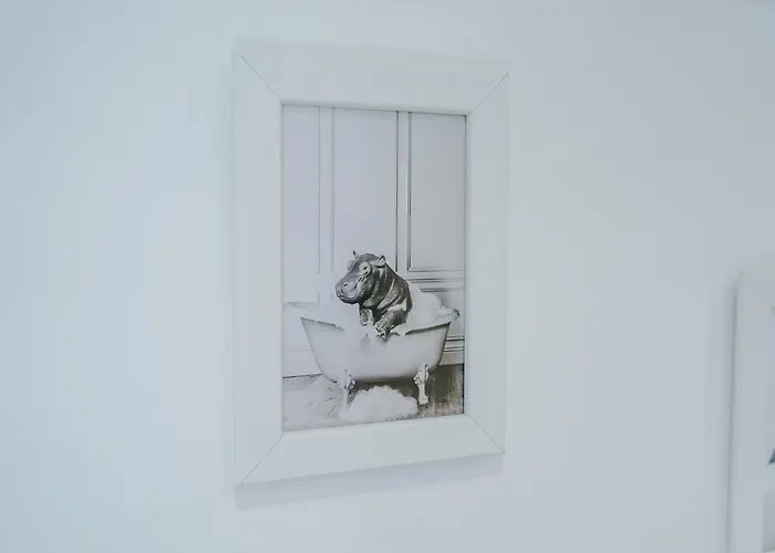 Stunning In Salford With Free Parking, Office, Pool & Ping Pong Table Сasa de vacaciones *