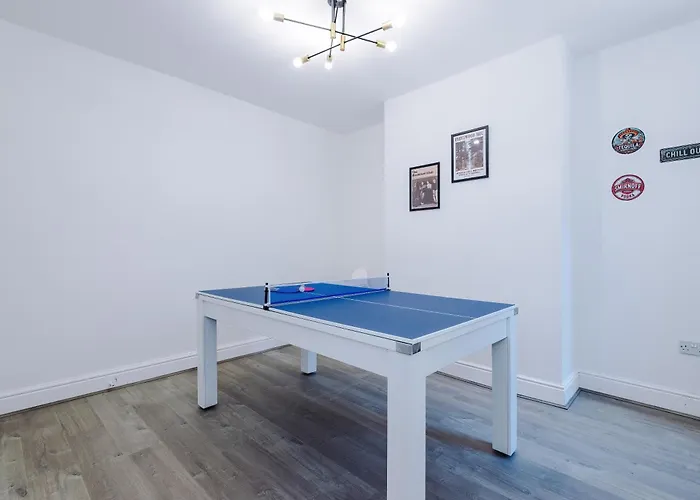 Stunning In Salford With Free Parking, Office, Pool & Ping Pong Table Mánchester