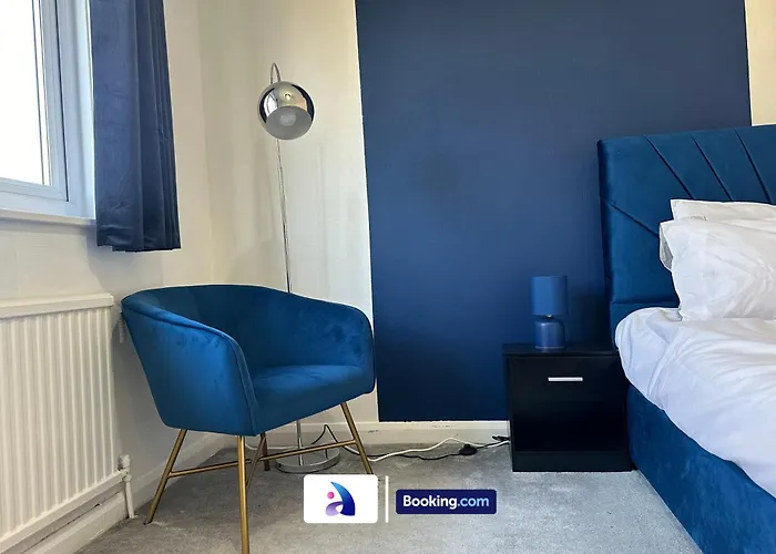 بيت للعطل Discounted - 3-bed By Avalora Short Lets & Serviced Old Trafford With Pool & Tennis Table - Driveway