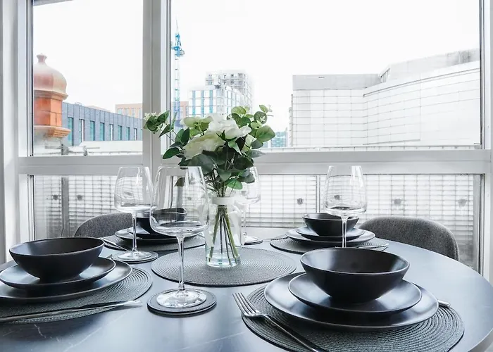 Cosy 2-Bed Apartment With Warm - Homey Vibes 아파트 *