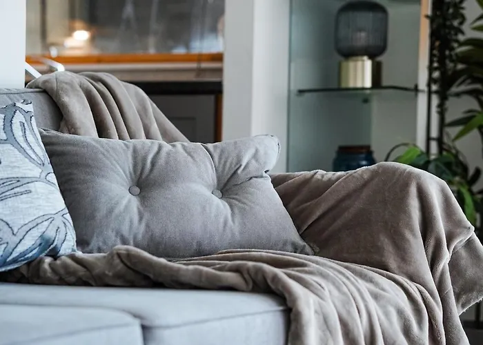 Cosy 2Br City Centre Balcony Near Victoria Appartement