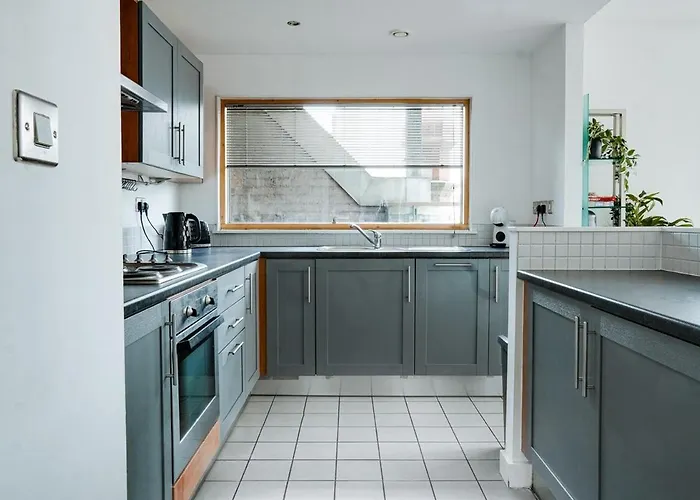 Apartamento Elegant 2Br Balcony City Centre By Station