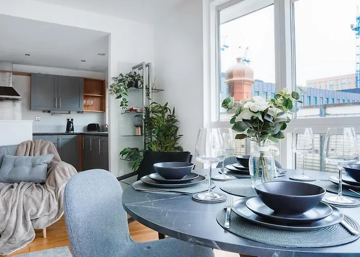 Cosy 2Br City Centre Balcony Near Victoria