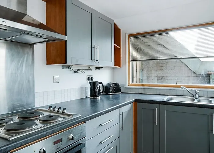 Daire Cosy 2Br City Centre Balcony Near Victoria