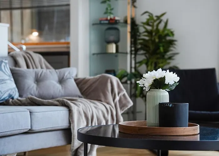 Cosy 2-Bed Apartment With Warm - Homey Vibes 아파트 *