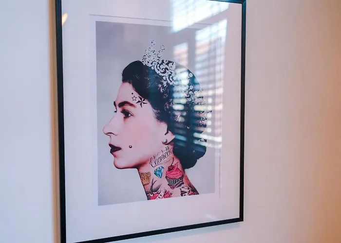 Barton House - Sleeping 10 *