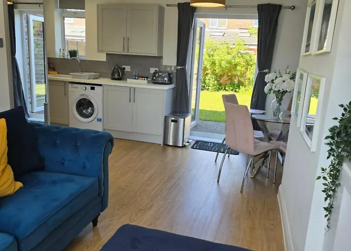 Ferienhaus The Heart - Cosy 3 Bedroom House With Double Driveway And Garden In *