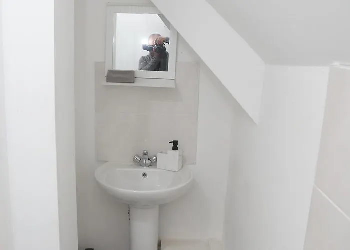 Apartamento Affordably Elegant Close To Coop Live, Etihad Stadium And Centre *