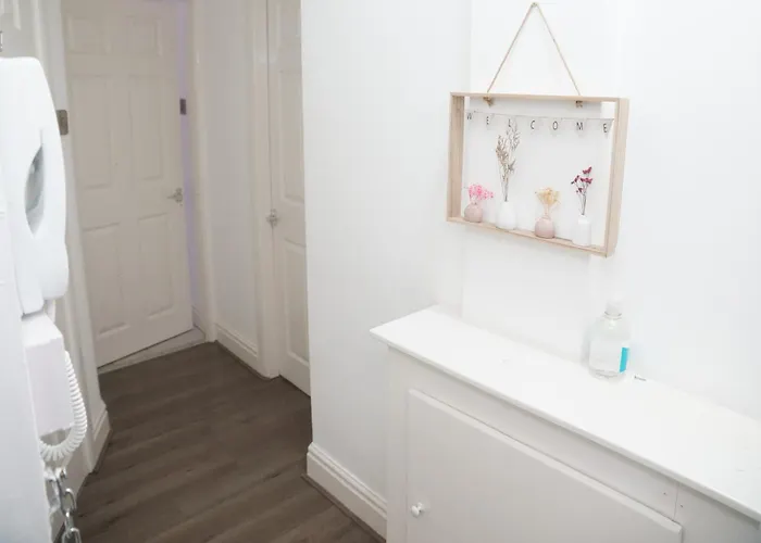 Affordably Elegant Close To Coop Live, Etihad Stadium And Centre *