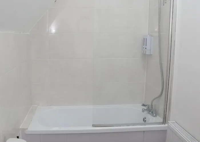 Affordably Elegant Close To Coop Live, Etihad Stadium And Centre *