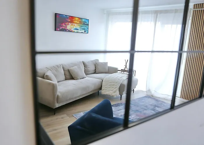 Prime Location 2-bed By Co-op Live & Ethihad - Pass The Keys *