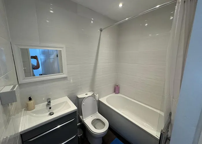 Stretford - Sleeps 6 - Wifi - Parking - Near Stadium Сasa de vacaciones