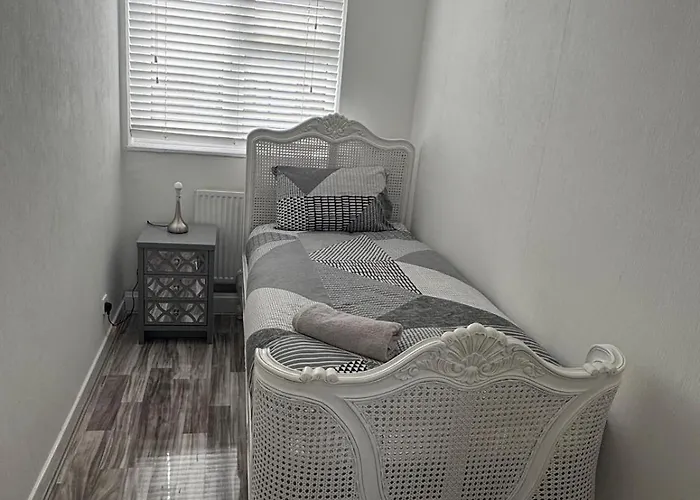 Away From 맨체스터