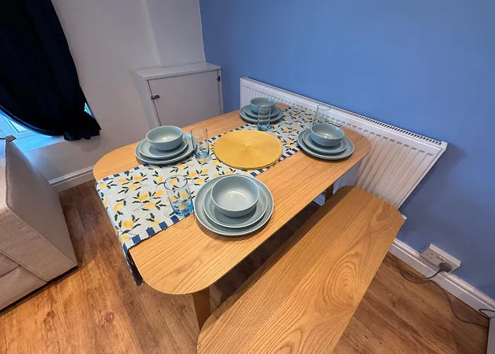 別荘 Stretford - Sleeps 6 - Wifi - Parking - Near Stadium *