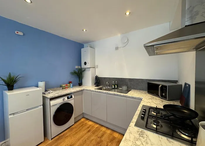 Stretford - Sleeps 6 - Wifi - Parking - Near Stadium Сasa de vacaciones