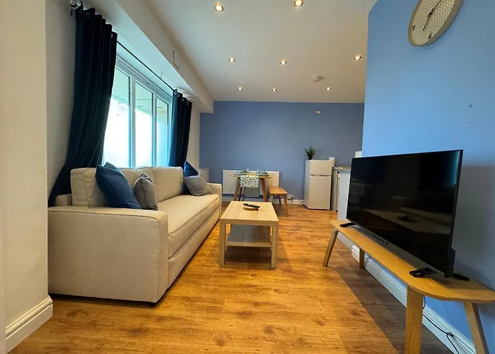 Stretford - Sleeps 6 - Wifi - Parking - Near Stadium 別荘 マンチェスター