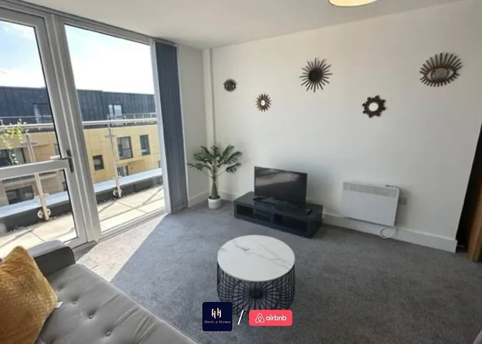 Salford Corporate Balcony Wifi Sleeps 5