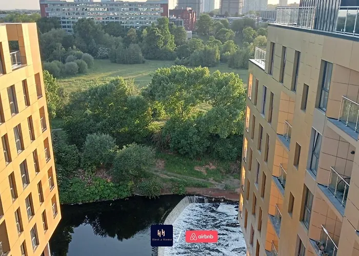 Salford Corporate Balcony Wifi Sleeps 5 *