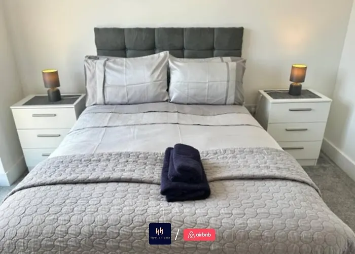 Salford Corporate Balcony Wifi Sleeps 5 شقة *