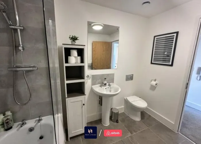 Salford Corporate Balcony Wifi Sleeps 5 *