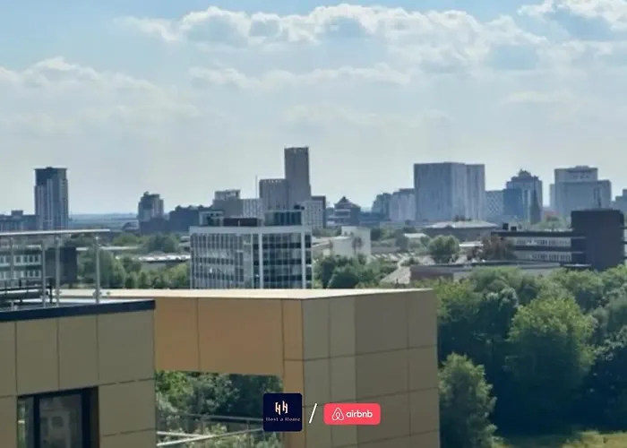 Salford Corporate Balcony Wifi Sleeps 5 * مانشستر