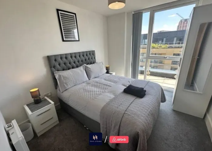 Salford Corporate Balcony Wifi Sleeps 5 *