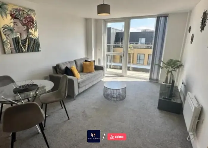 Salford Corporate Balcony Wifi Sleeps 5 شقة *