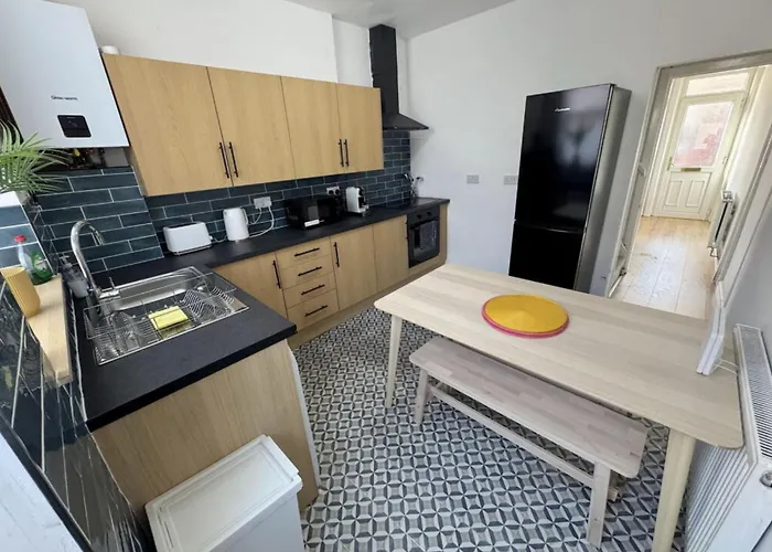 Levenshulme House - 2 Bedroom - Sleeps 6 - Free Parking & Wifi * Manchester