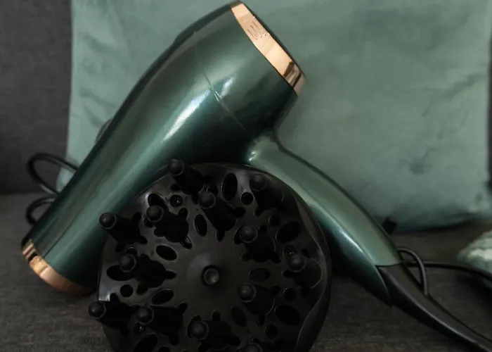 דירה Chic Trafford Apartment, Private Underground Parking, Fast Wi-fi, Self Check-in Anytime, 5 Mins To Old Trafford Stadium מנצ'סטר