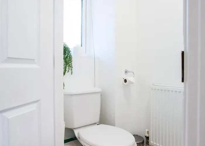 Comfy 3br - Near Deansgate - Perfect For Work, Leisure & Stadium Visits With Parking Manchester