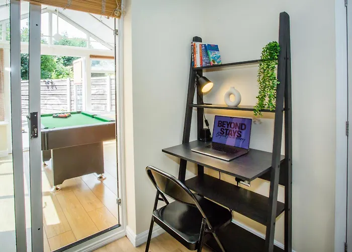 Comfy 3br - Near Deansgate - Perfect For Work, Leisure & Stadium Visits With Parking