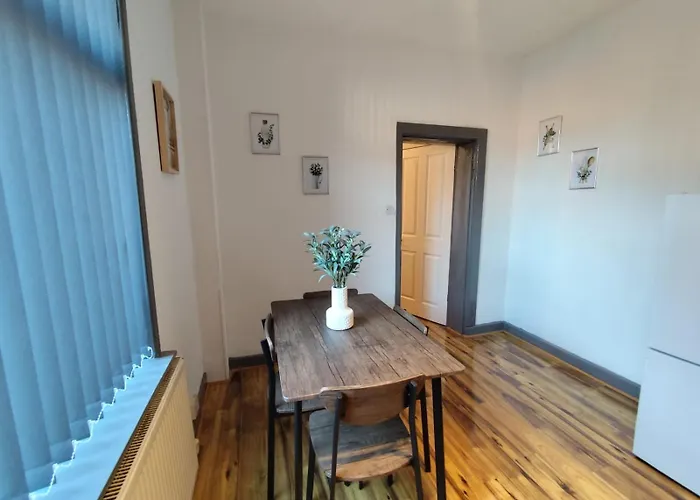 Double-bedroom In The Heart Of Harpurhey A4 Perfect For Short Gasthuis