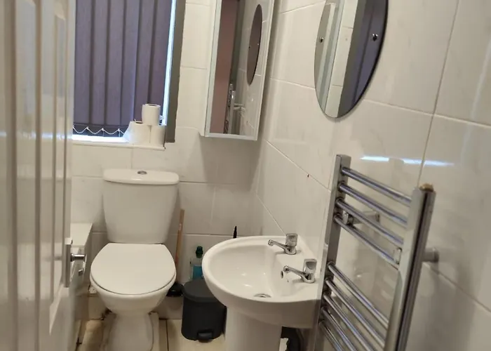 게스트하우스 Double-bedroom In The Heart Of Harpurhey A2 Perfect For Short