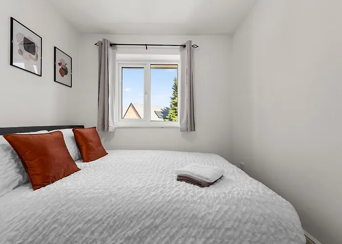 Stylish 3 Bedroom House Free Parking Manchester