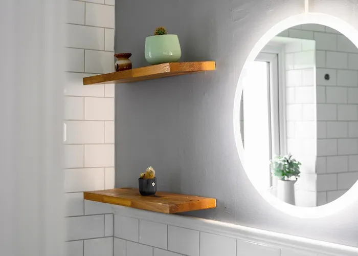 Сasa de vacaciones Stylish 3 Bedroom House Free Parking *