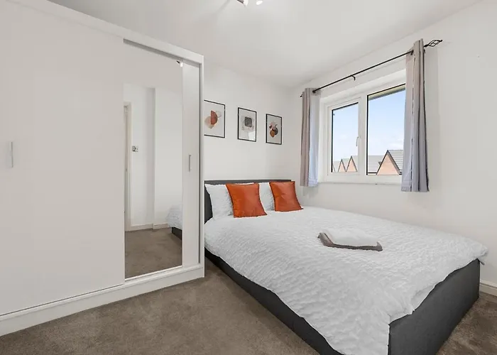 Stylish 3 Bedroom House Free Parking Manchester