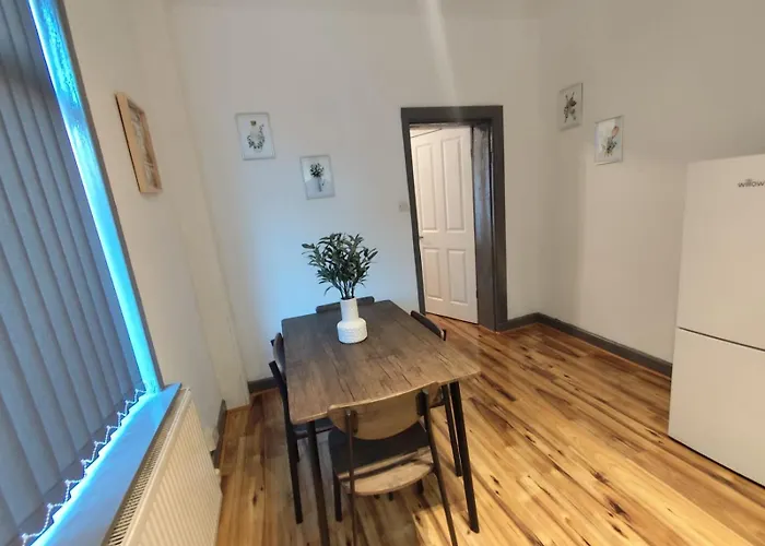 Double-bedroom In The Heart Of Harpurhey A1 Perfect For Short 게스트하우스