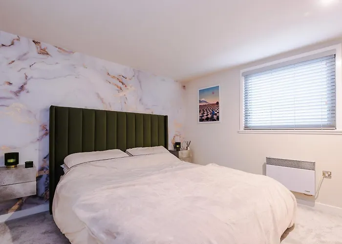 Stunning Duplex In Manchester, Workspace For Professionals