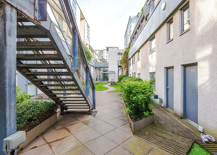 Stunning Duplex In Manchester, Workspace For Professionals