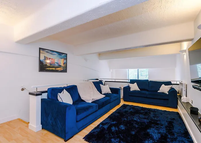 Stunning Duplex In Manchester, Workspace For Professionals *